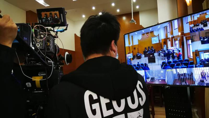 AI生成VS人工创意——杂多县广告片拍摄公司的技术浪漫主义实践