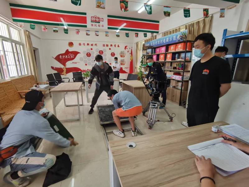 杂多县广告片拍摄公司：极简主义践行者，少即是多的视觉哲学